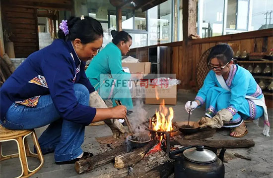 圍爐煮茶的由來(lái)：云南非遺“火塘烤茶”的傳承