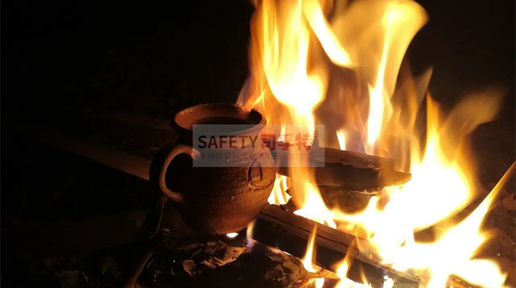 圍爐煮茶的由來(lái)：云南非遺“火塘烤茶”的傳承(圖5)