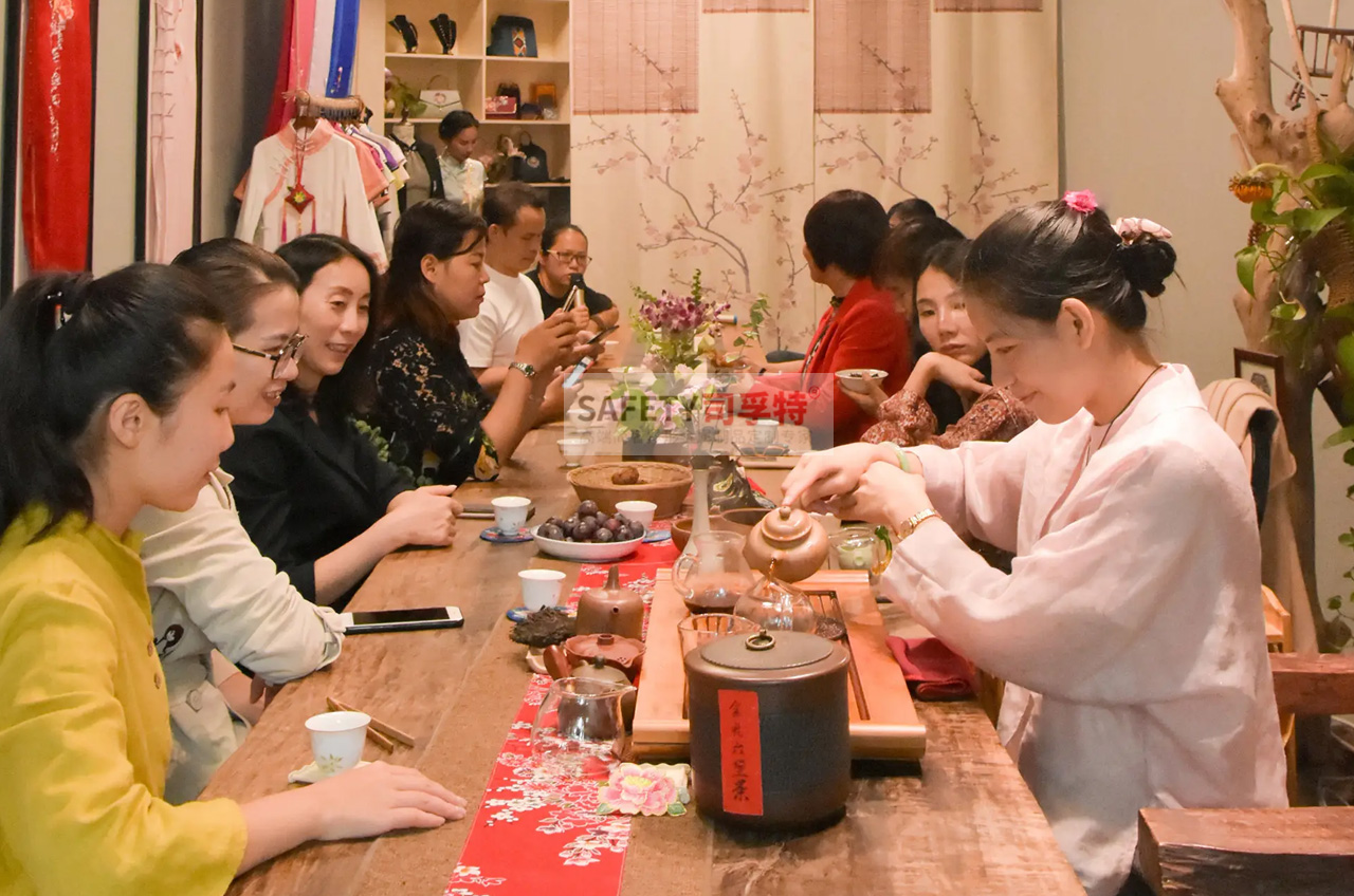 “圍爐煮茶”為什么火？年輕人追捧是有原因的-司孚特圍爐茶桌(圖1)