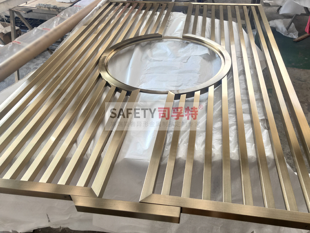 金屬屏風(fēng)（不銹鋼屏風(fēng)、鋁雕屏風(fēng)）安裝過程和步驟講解(圖4)